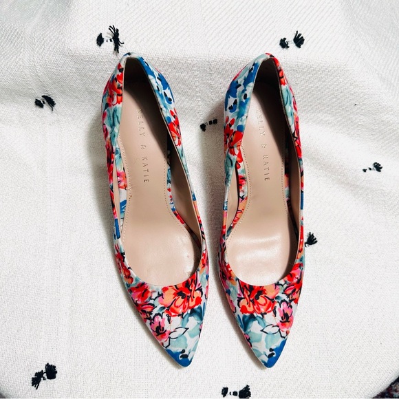 Kelly & Katie Red and Blue Floral Heels Sz 7.5 - Picture 2 of 9